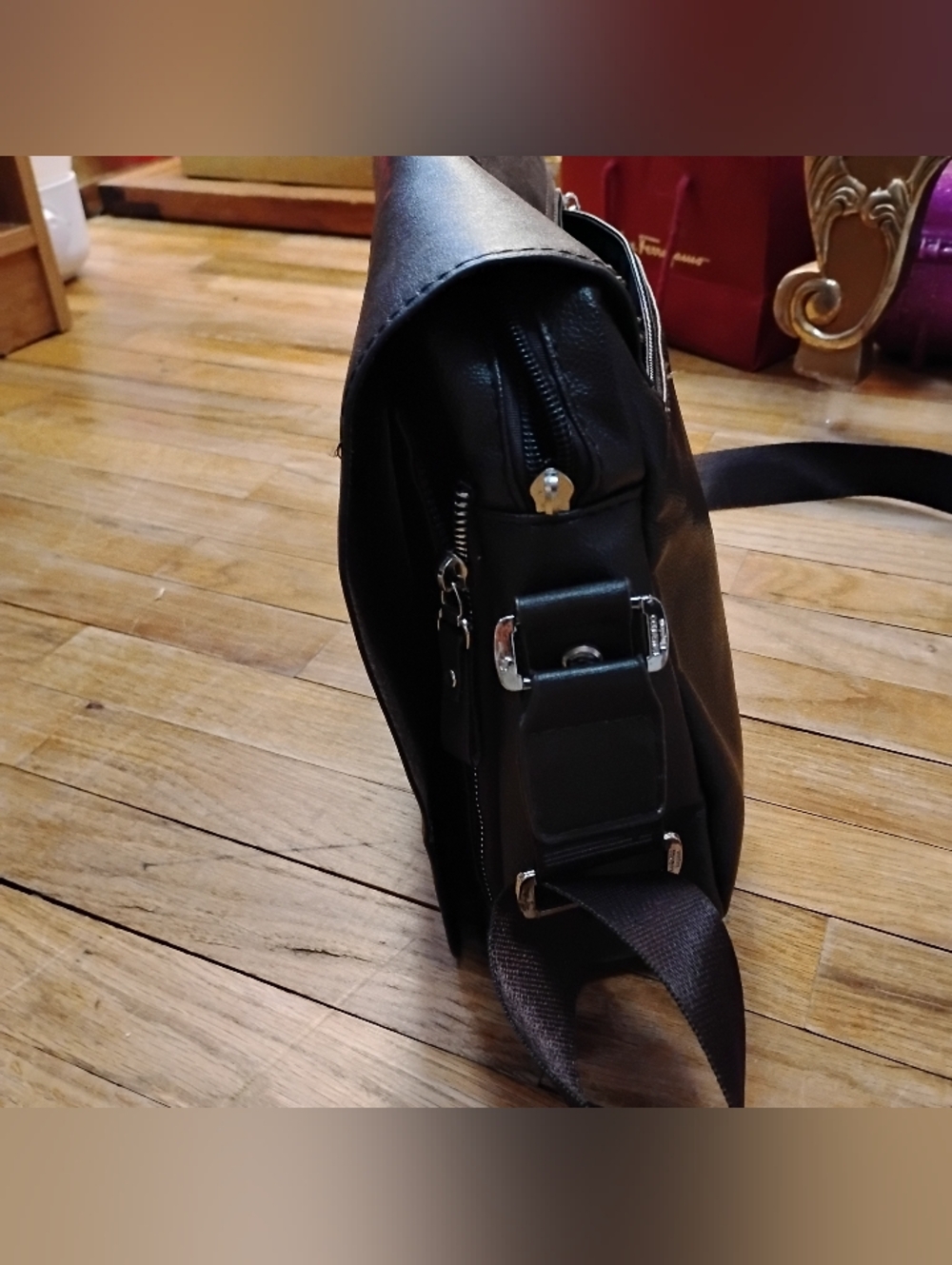 Kangaroo Kingdom Brown Leather Mens Messenger Bag. - Picture 4 of 12